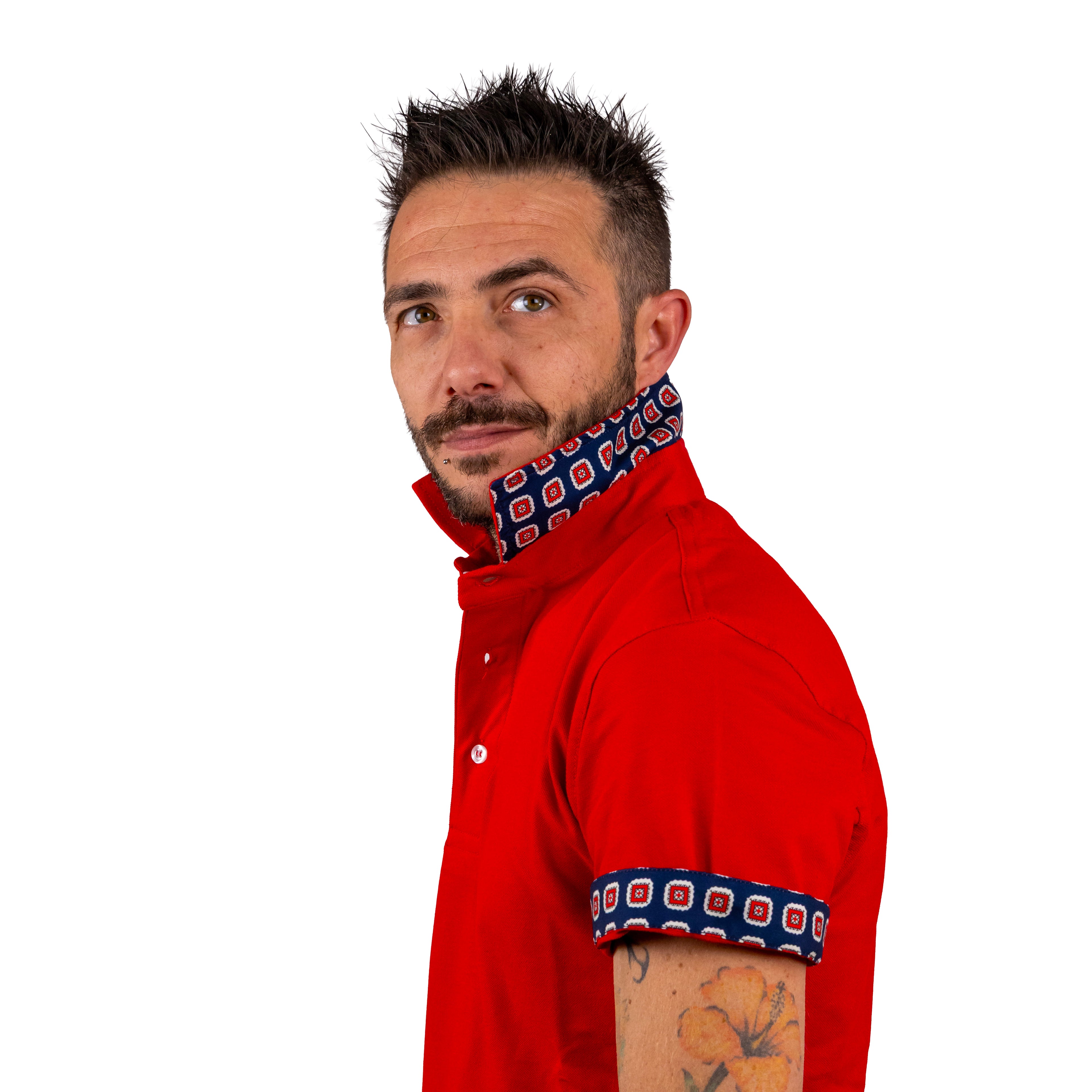 Maglia elasticizzata con collo a camicia