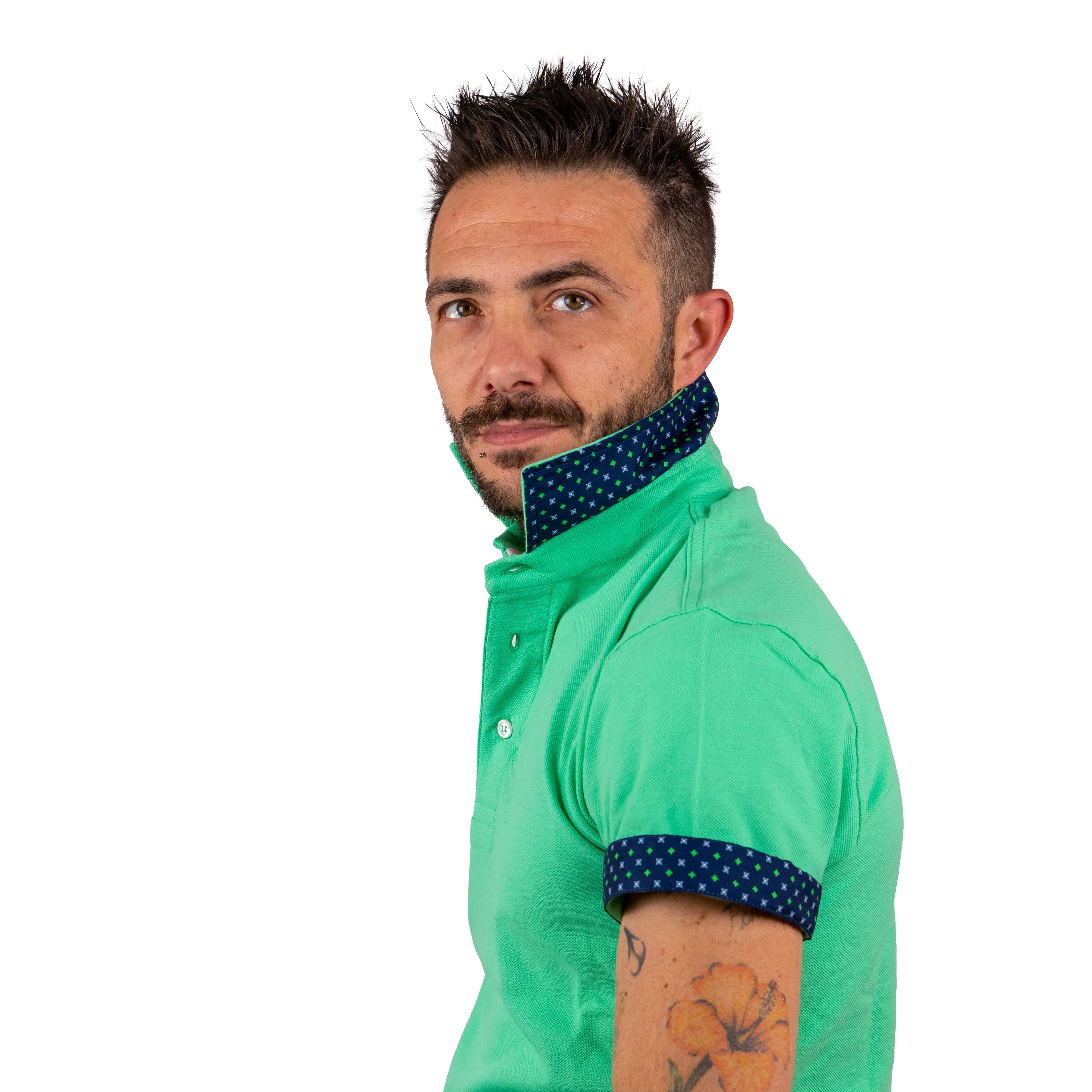 Maglia elasticizzata con collo a camicia